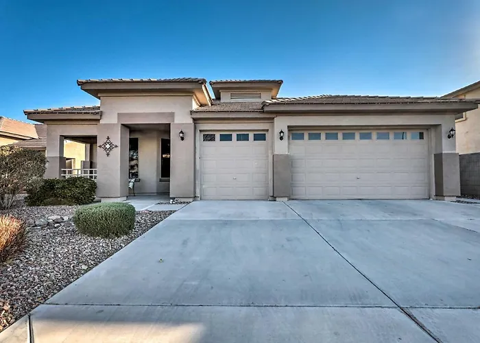 Pool Table + Bar! Family-friendly Phoenix Retreat Avondale
