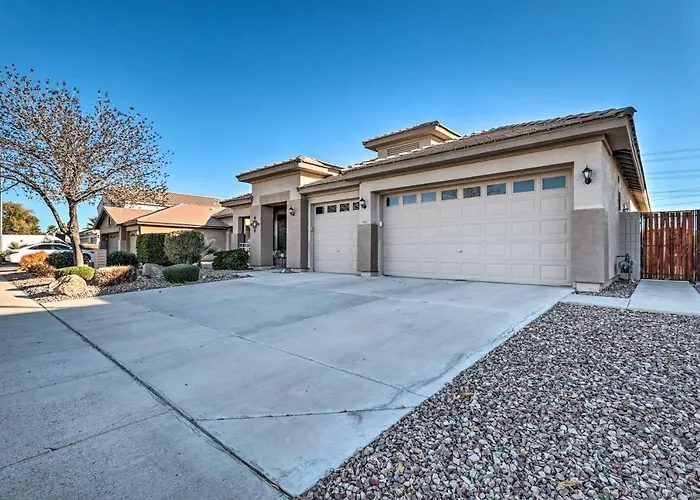 Pool Table + Bar! Family-friendly Phoenix Retreat