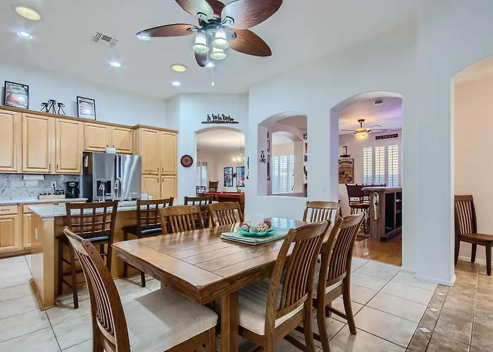 Pool Table + Bar! Family-friendly Phoenix Retreat