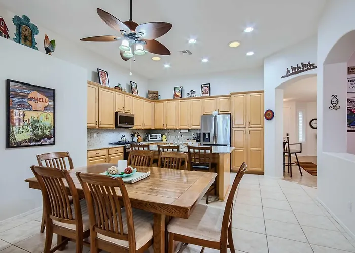 Holiday home Pool Table + Bar! Family-friendly Phoenix Retreat Avondale