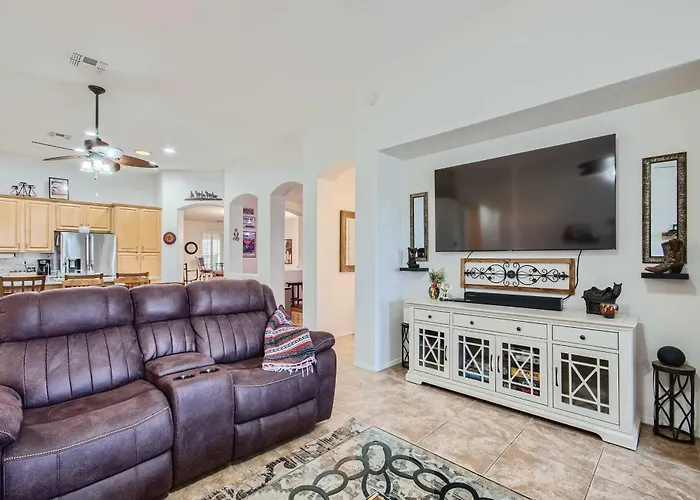 Pool Table + Bar! Family-friendly Phoenix Retreat Avondale