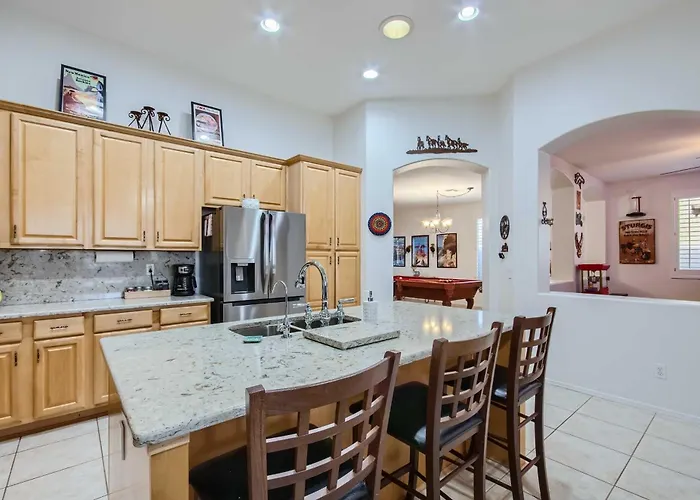 Pool Table + Bar! Family-friendly Phoenix Retreat *
