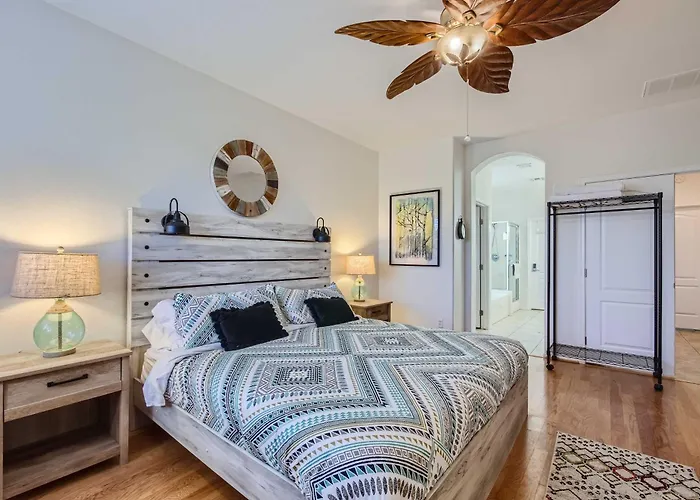 Holiday home Pool Table + Bar! Family-friendly Phoenix Retreat *