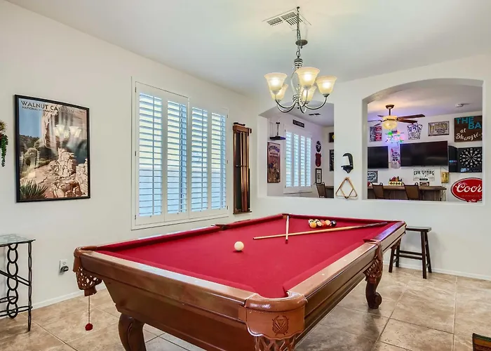 Pool Table + Bar! Family-friendly Phoenix Retreat