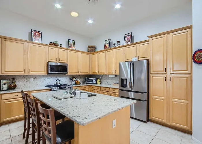 Pool Table + Bar! Family-friendly Phoenix Retreat Holiday home *